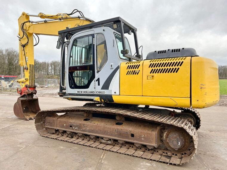 Dezmembrez excavator New Holland E195, E195B, E180, E175B, E215– piese