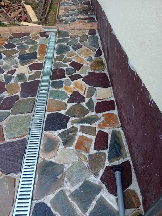 piatra naturala de munte si montaj