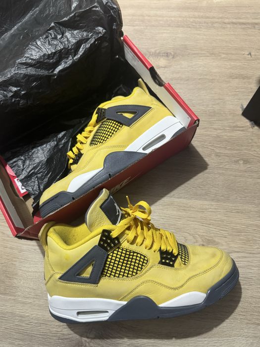 Nike Air Jordan 4 lightning