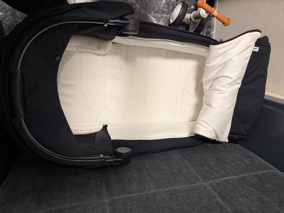 Cybex Priam 4 Platinum + два коша + зимен чувал + аксесоари