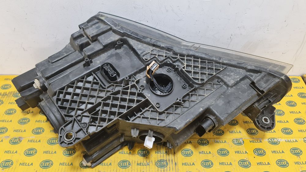 Far xenon led Skoda Superb 3 3v b8 3V1941016A dreapta avariat