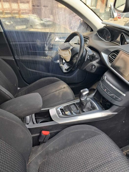 Dezmembrez PEUGEOT 308  1.5 HDI motor YHZ transmisie automata an 2019