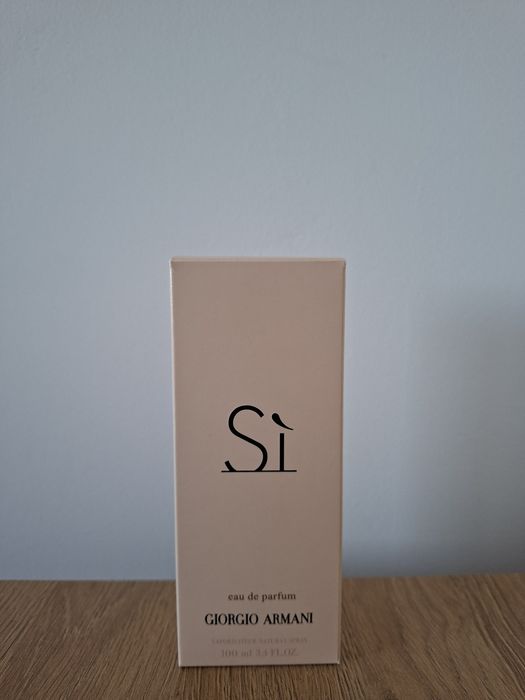 Giorgio Armani Sì parfum femei nou