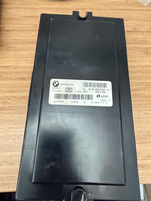 BMW FRM модул 61356977724 E90 E91 E92 E93 E81 E82 E87 E88 оригинал