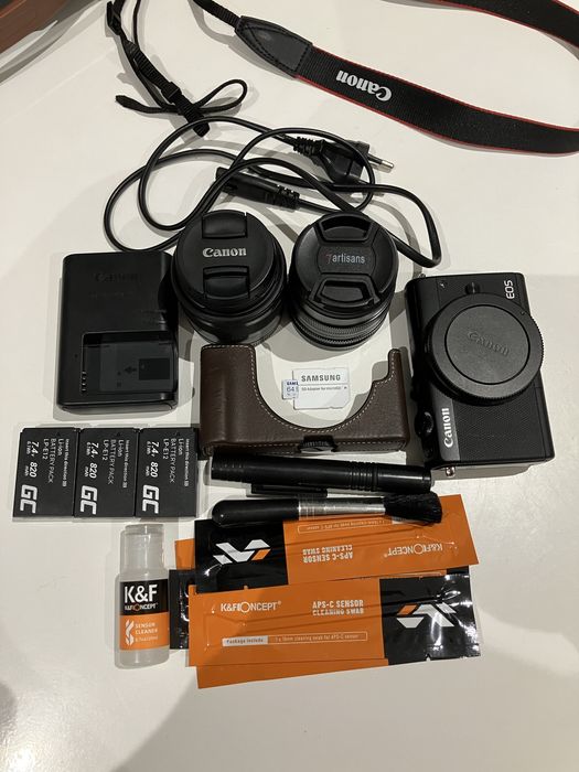 Продам Canon EOS M100
