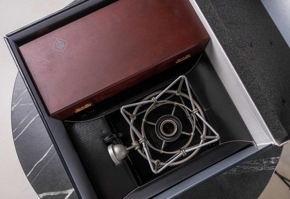 Студийный микрофон NEUMANN U 87 AI STUDIO SET Condenser Microphone