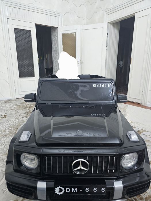 Продается машина на пульте управления.