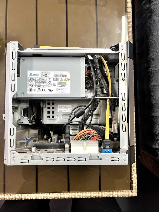 HP ProLiant MicroServer Gen8 (Xeon e3 1220 v3 3.10 ghz, 16GB RAM)