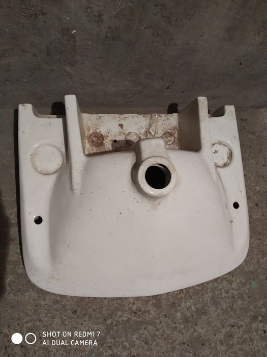 Керамична мивка за баня