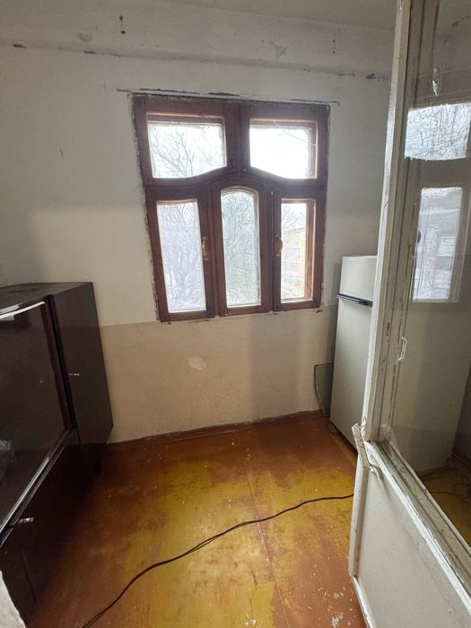 Срочно Продаеться 1-ком каартира городе Чирчике районе Октьябрь