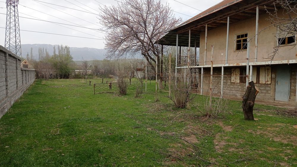 Дача Ховли Бустонлик (Bostonliq)  янги Чарвок да жойлашган