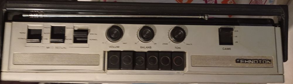 Vând sau schimb radio casetofon Tehnoton RC-2320,defect,bârâie radio.