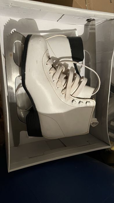 Продам коньки б/у