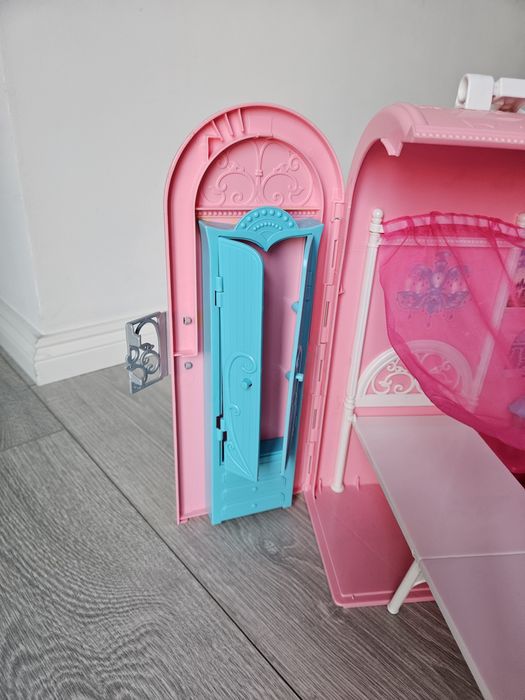 Căsuța Barbie          .