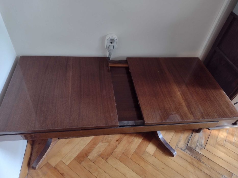 Холна разтегателна маса