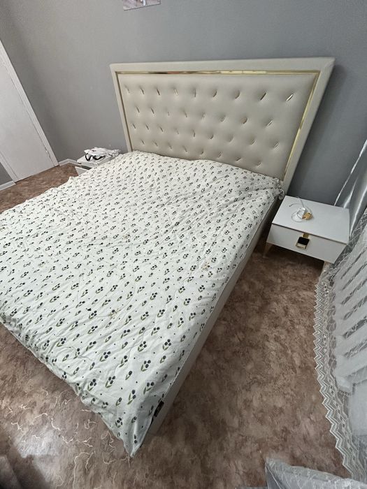 Спальный двухместный кровать