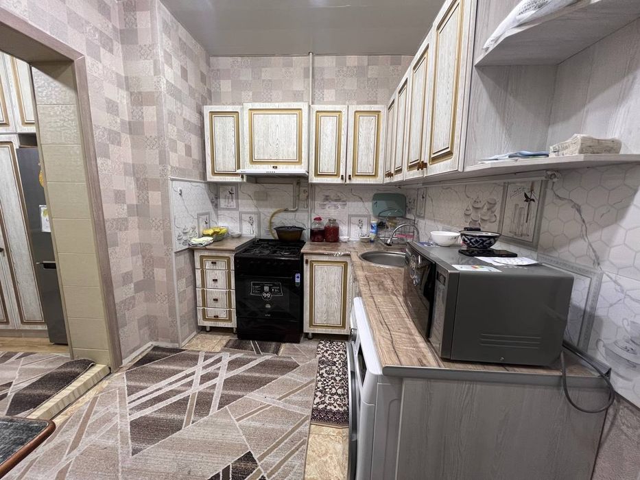 продается квартира на юунус абад 19 квартал 5 этаж ни дом 4 комна