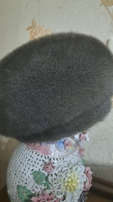 Берет норковый цвет темно серый