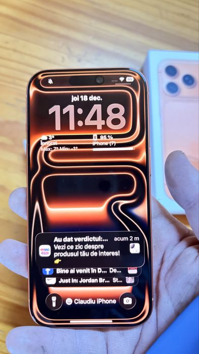 Iphone 17pro cosmic orange