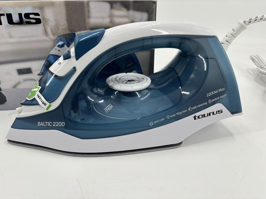 Чисто нова парна ютия TAURUS 2200w