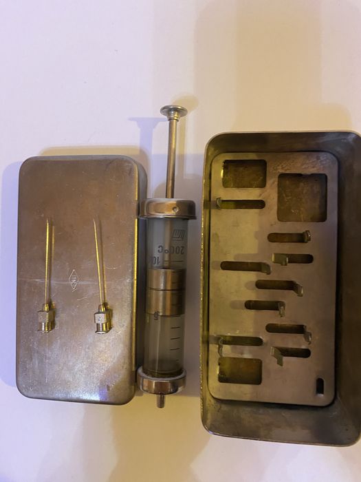 Serincă la cutie vintage