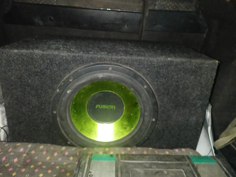 Продам сабвуфер зеленый
