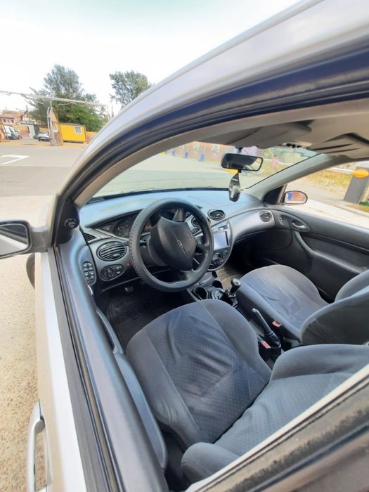 Dezmembrez ford focus 1.6 benzina 2002
