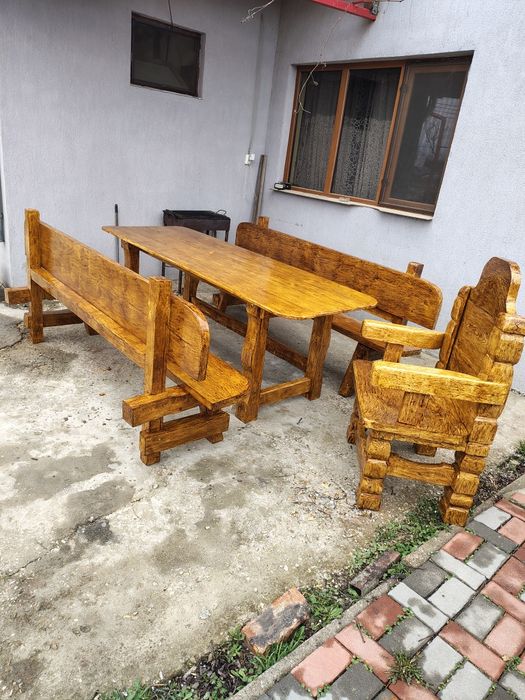 Masă cu băncuțe pentru curte