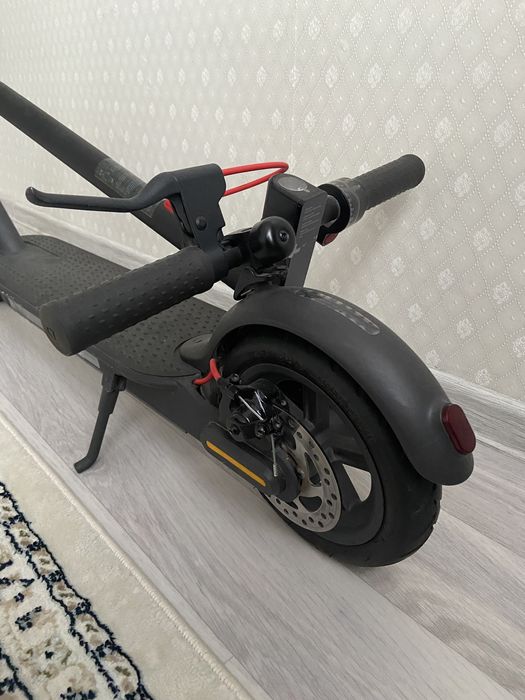 Продам самокат xiaomi pro