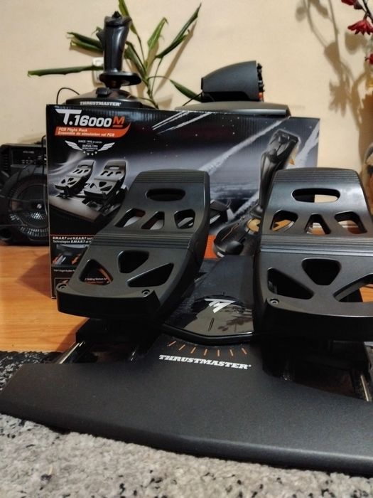 Гейминг комплект -Thrustmastet-T16000M черен