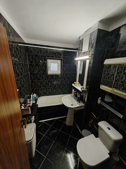 Închiriez apartament 3 camere cartier 1 Mai