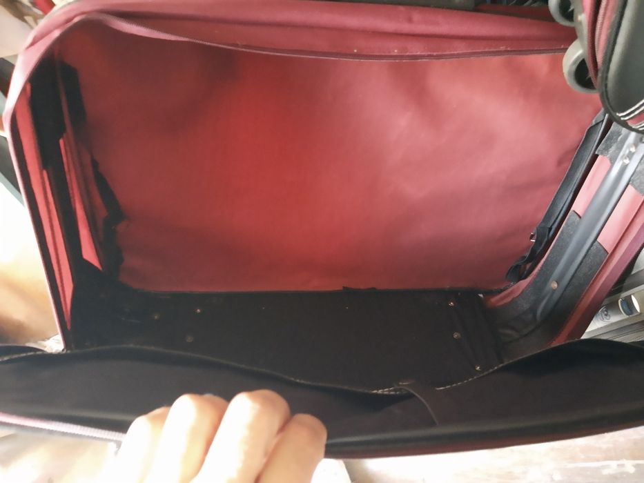 Продавам 2 ръчни куфара