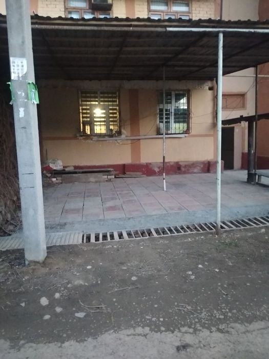 Зур Уй сотилади...