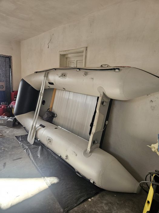 Vand barca pneumatica cu motor  mercury 6cp