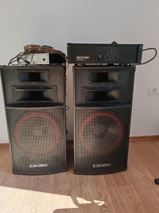 Vand 2 boxe MC Crypt cu statie si mixer