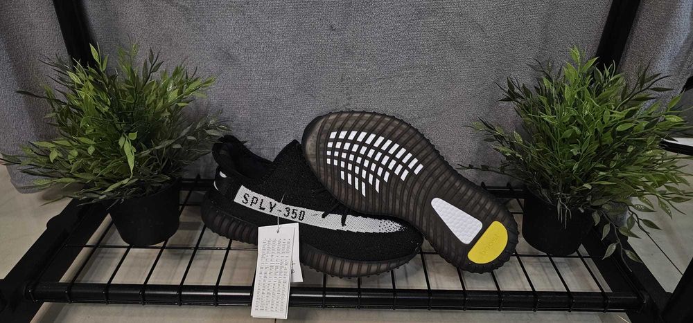 Adidasi yeezy oreo vara