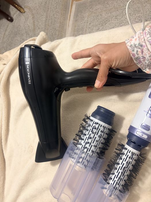 Perie rotativa philips pe vaza de ioni de argint si feon Remington  cu trei setari de temperatura Nou