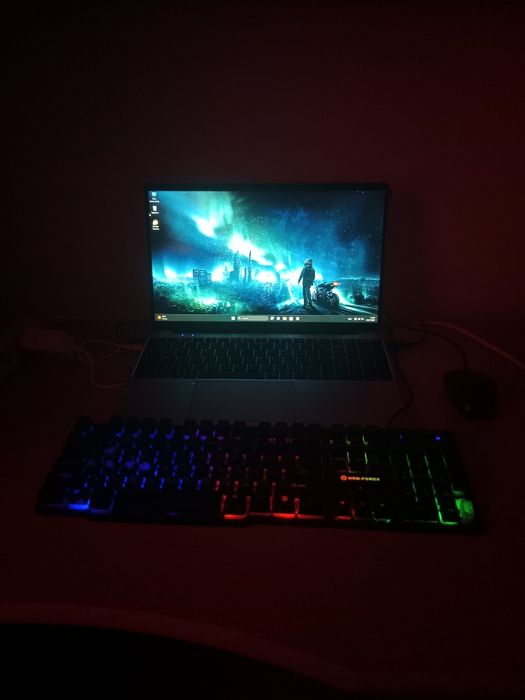 Рабочий Ноутбук HYDRA