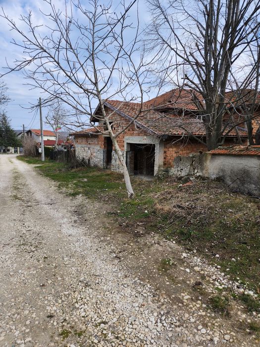 Къща в Варна, област-с.Близнаци площ 300 цена 170000