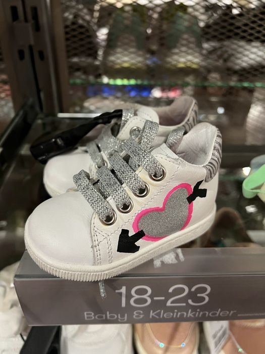 Бебешки маратонки за момиче НОВИ