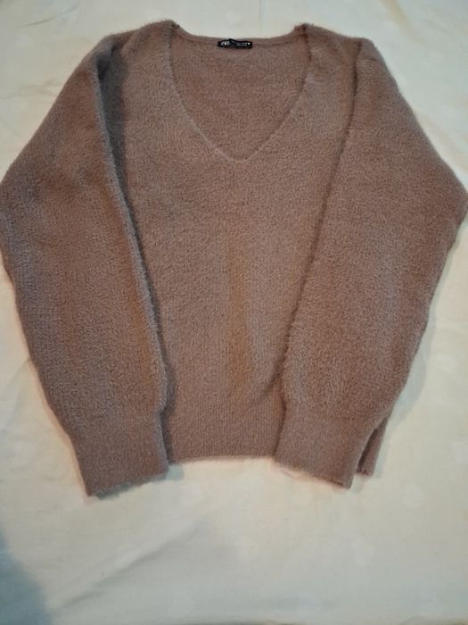 Pulover ZARA mohair-look, decolteu V, culoare nude/maro deschis, mărim