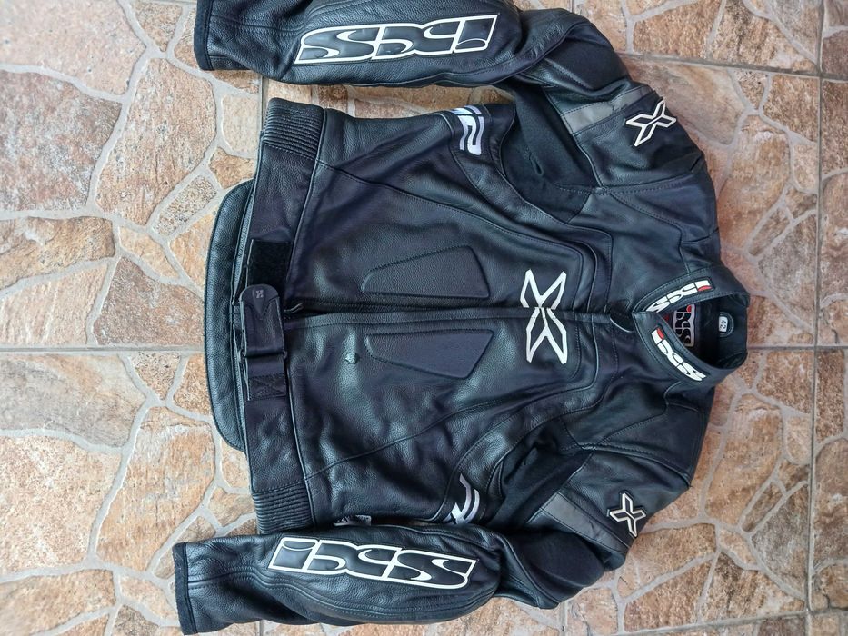 Costum moto din piele.