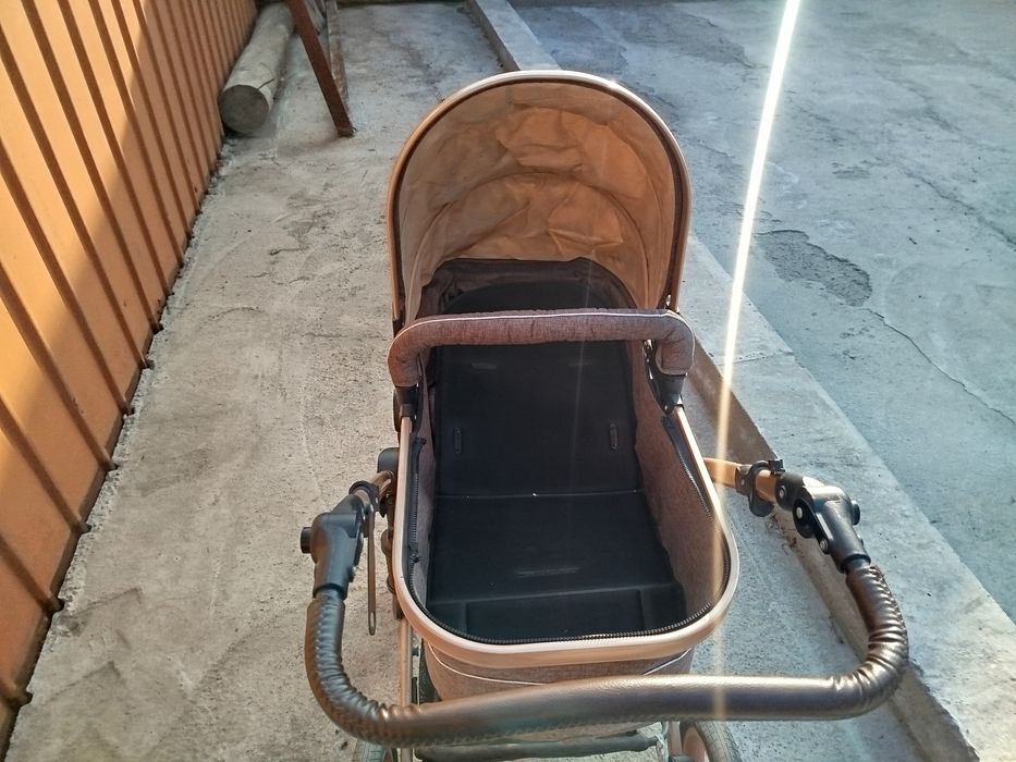 Кровать-манеж, коляска.