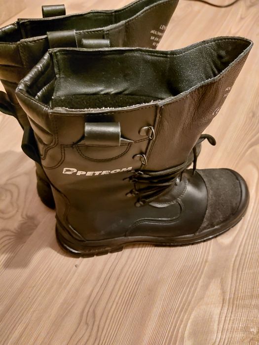Bocanci de lucru/protecție Petrom, mărimea 42