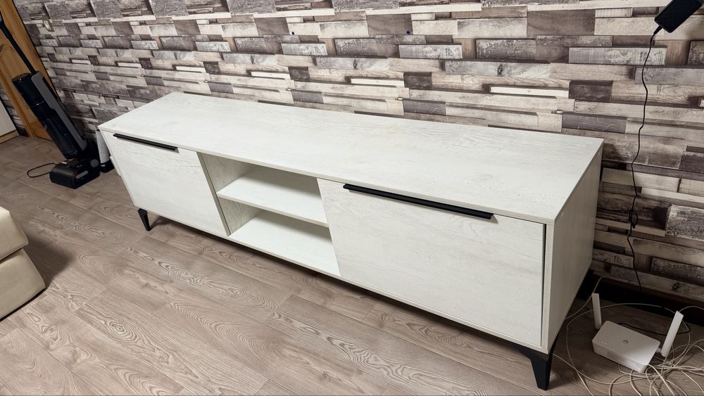 Продается тумба под телевизор