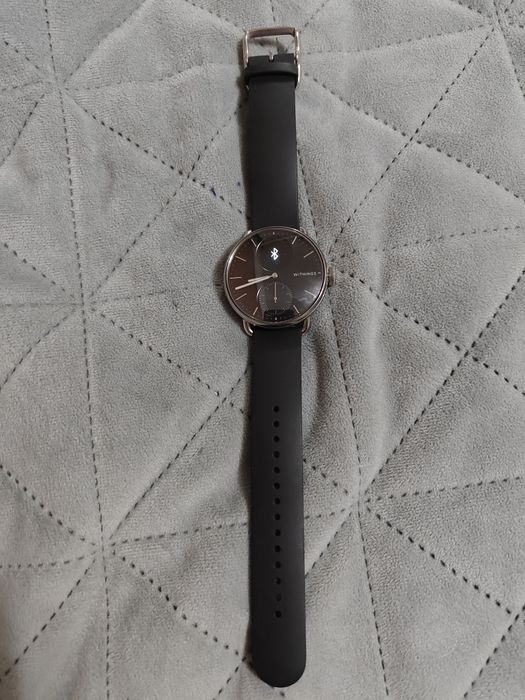 Vând Withings ScanWatch 2 38mm, negru, în stare foarte bună.