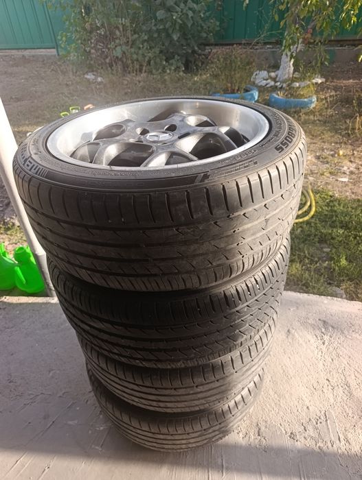 Шины в комплекте на Мерседес R17
