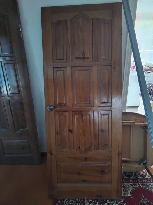 Продам деревянные двери.