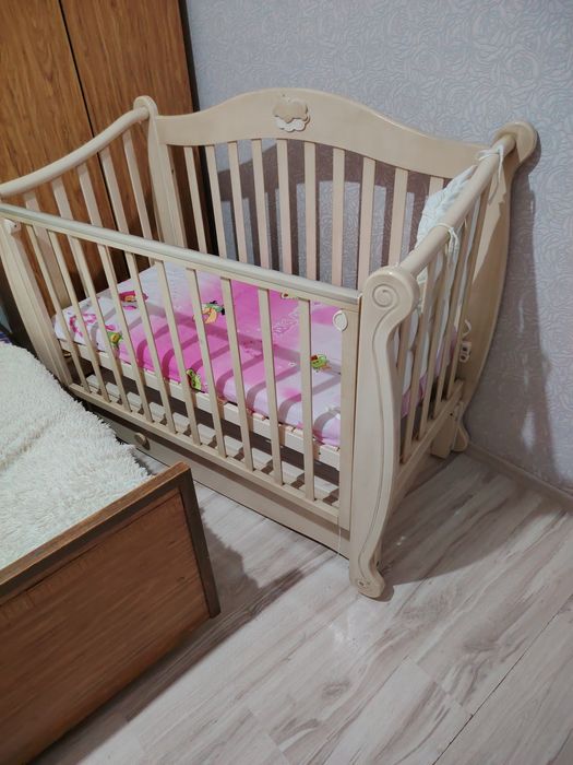 Продам детскую кроватку