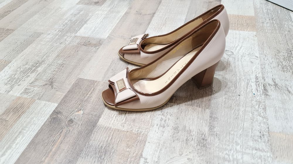 Продам женские туфли.